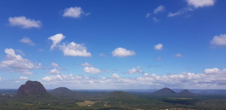 Die erste Wanderung am anderen Ende der Welt - Glass House Mountains